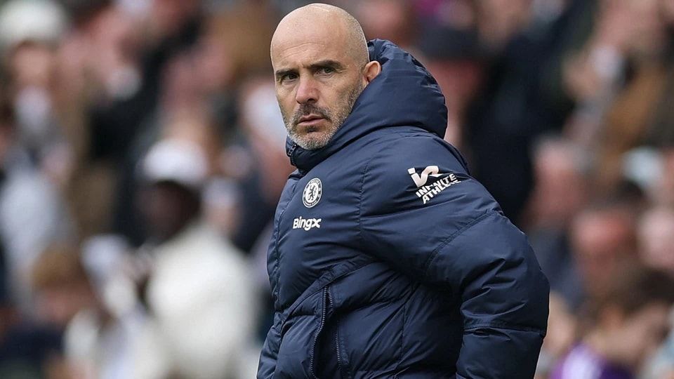 踢球的球员 踢球的球员