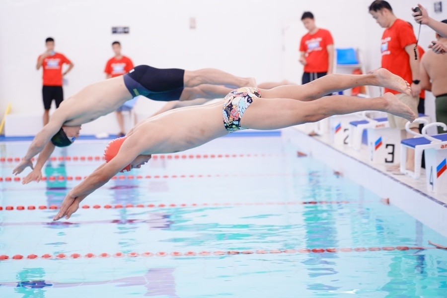 游泳两次, 米自由泳与